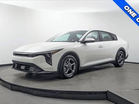 Used 2025 Kia K4 FWD image 2