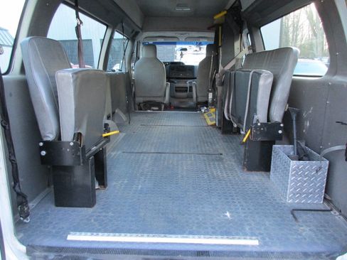 Used 2010 Ford E-350 and Econoline 350 Extended Super Duty image 13