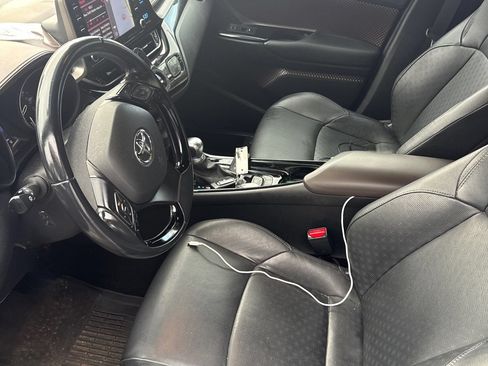 Used 2019 Toyota C-HR Limited FWD image 9