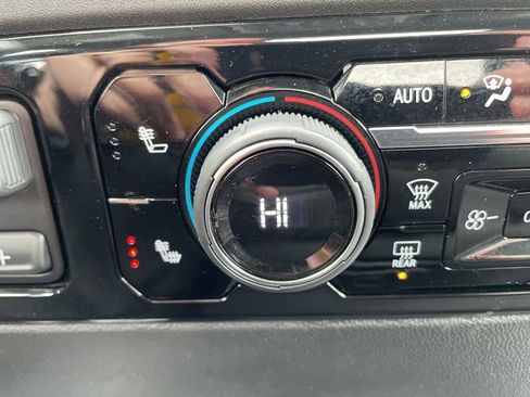 Used 2024 Chevrolet Silverado 2500 LT w/ Convenience Package image 19