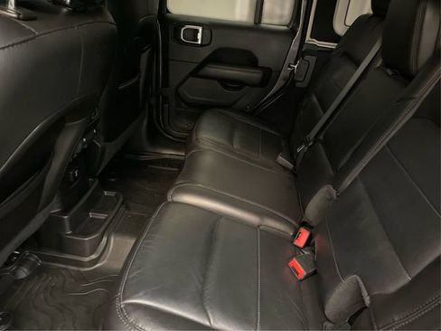 Used 2020 Jeep Wrangler Unlimited Sahara image 11
