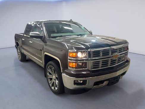 Used 2015 Chevrolet Silverado 1500 LTZ Z71 w/ LTZ Plus Package AWD/4WD image 1