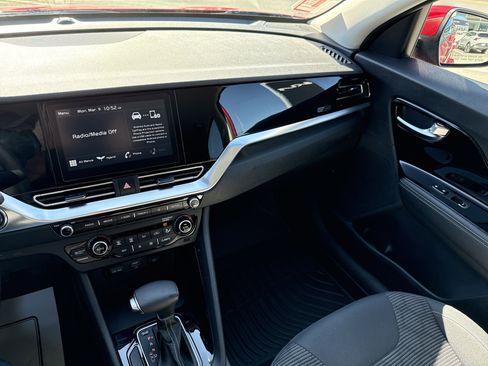 Certified 2020 Kia Niro LXS image 22