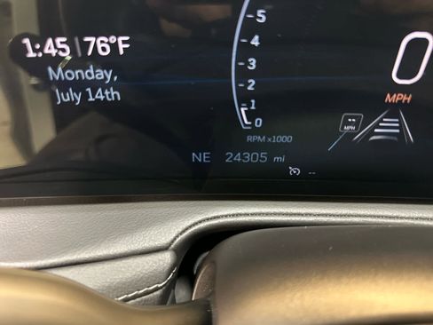 Used 2024 Cadillac XT4 Premium Luxury image 15