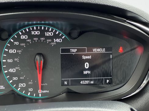 Used 2021 Chevrolet Trax LT w/ LT Convenience Package image 27