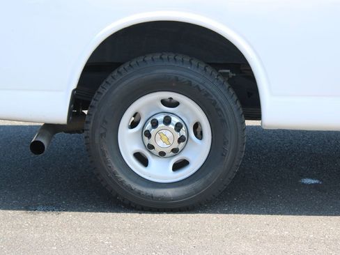 Used 2024 Chevrolet Express 3500 LT w/ LT Preferred Equipment Group RWD image 13
