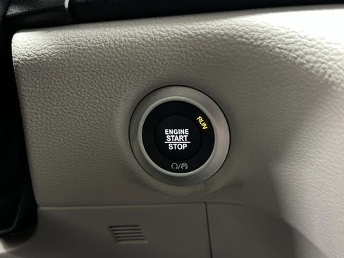 Certified 2024 Chrysler Pacifica Touring-L image 22