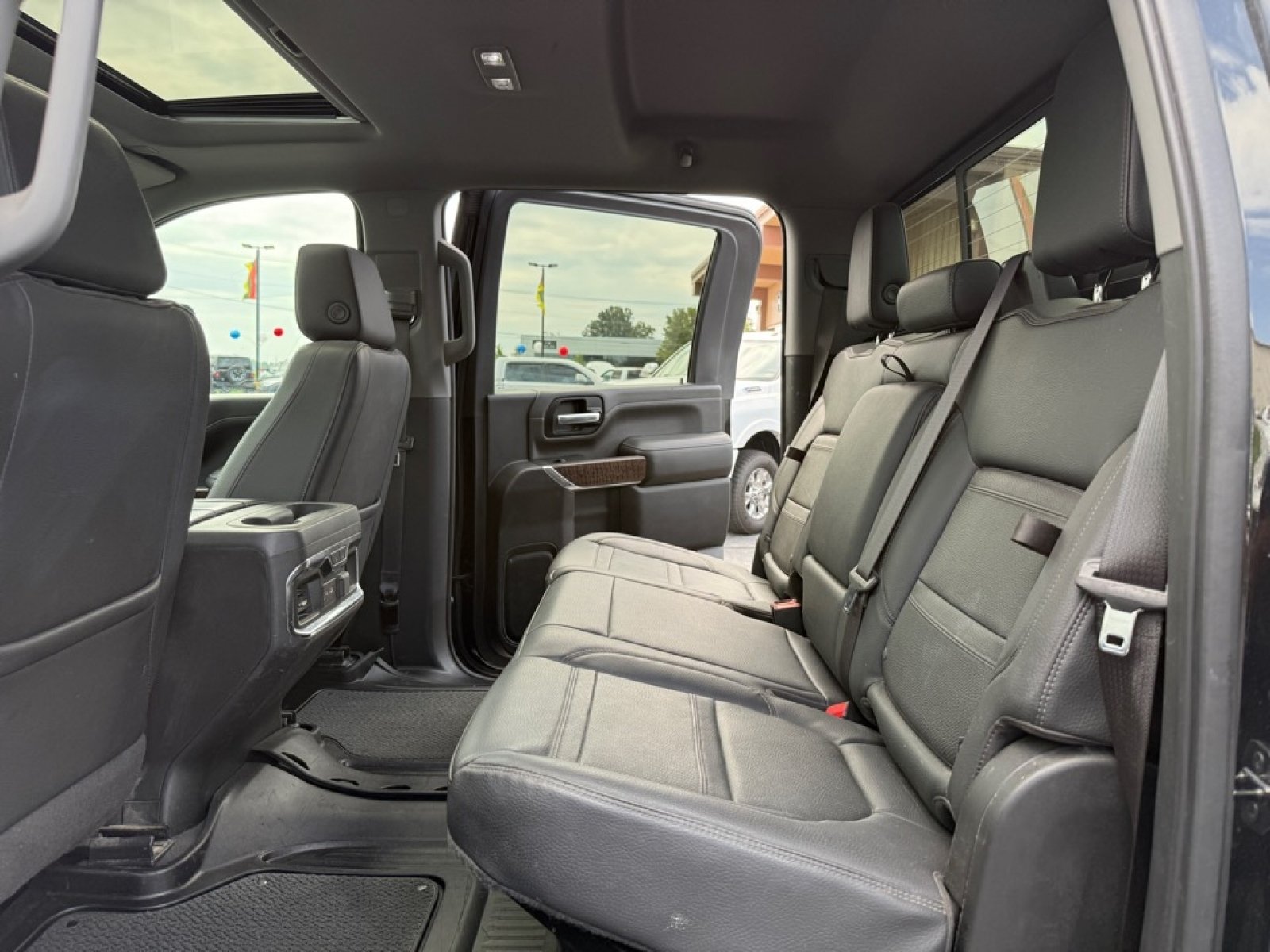 Used 2023 GMC Sierra 2500 Denali w/ Denali Black Diamond Edition AWD/4WD image 32