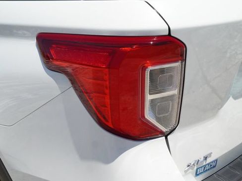 Used 2024 Ford Explorer XLT RWD image 37