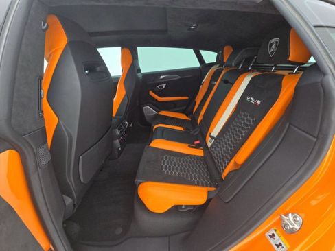 Used 2022 Lamborghini Urus image 17