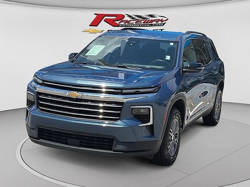 Used 2025 Chevrolet Traverse LT AWD/4WD image 1