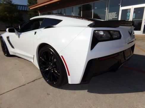 Used 2016 Chevrolet Corvette Z06 w/ 3LZ Preferred Equipment Group RWD image 7