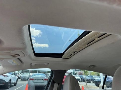 Used 2018 Chevrolet Cruze LT w/ Sun And Sound Package FWD image 24