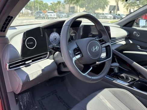 Used 2025 Hyundai Elantra SEL image 21