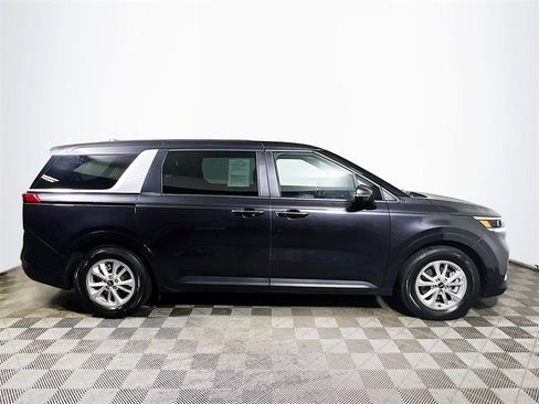 Used 2024 Kia Carnival LX image 9