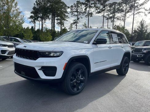 New 2025 Jeep Grand Cherokee Altitude image 36