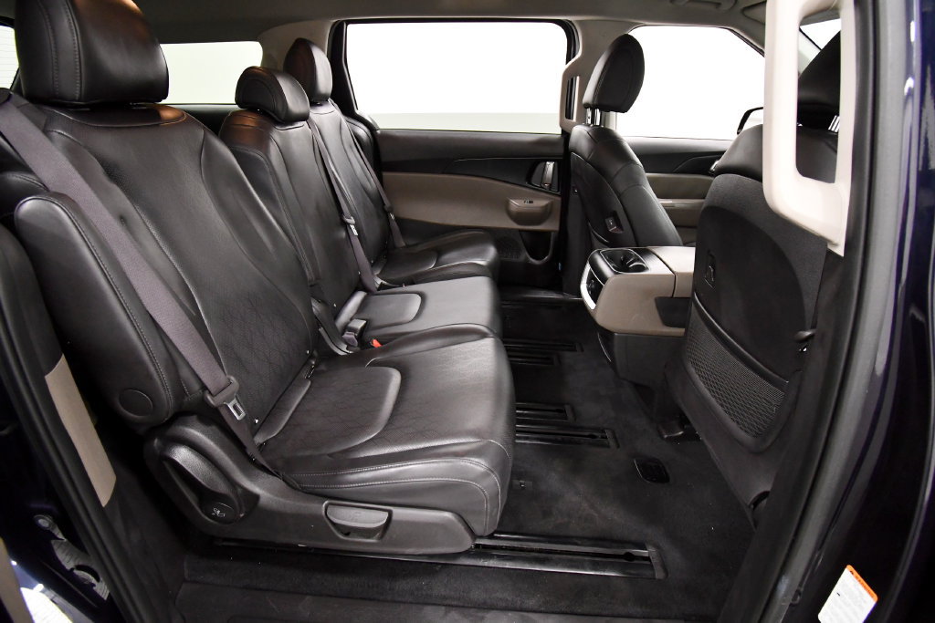 Certified 2024 Kia Carnival LX FWD image 17