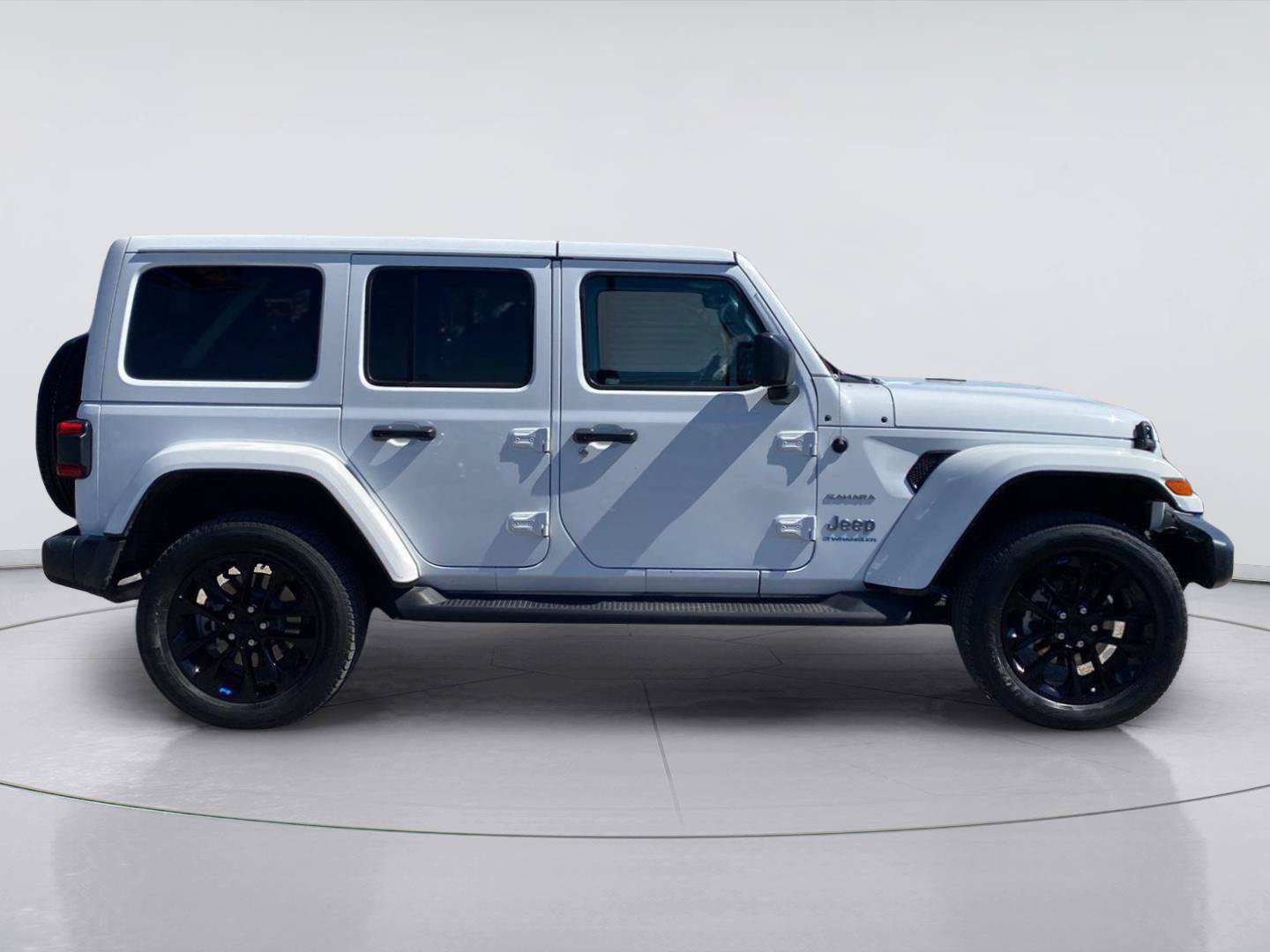 Used 2023 Jeep Wrangler Unlimited Sahara w/ Cold Weather Group AWD/4WD image 6