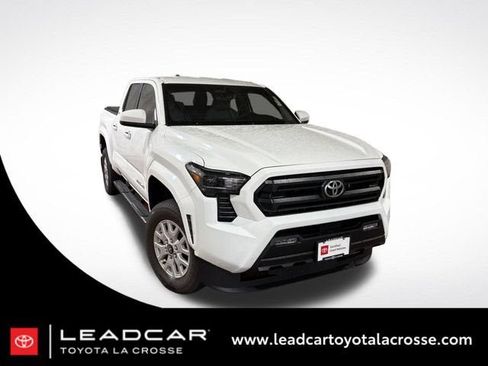 Used 2025 Toyota Tacoma SR5 AWD/4WD image 1