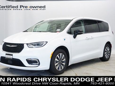 Used 2024 Chrysler Pacifica Limited FWD image 1
