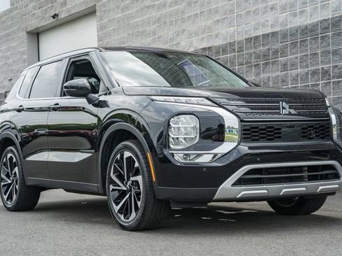 Used 2024 Mitsubishi Outlander SE FWD image 2