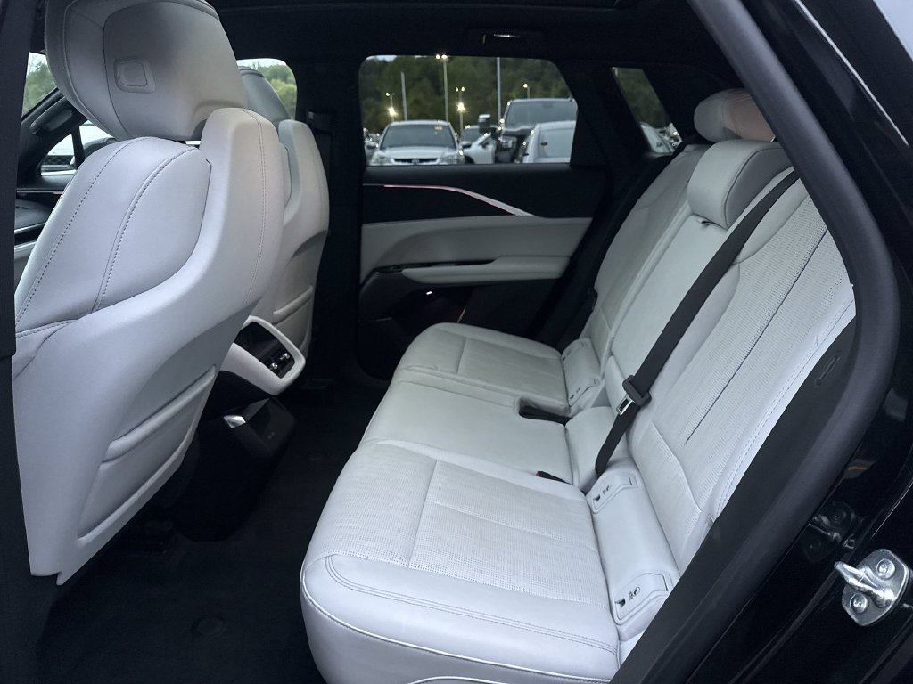 Used 2024 Cadillac Lyriq Luxury AWD/4WD image 25