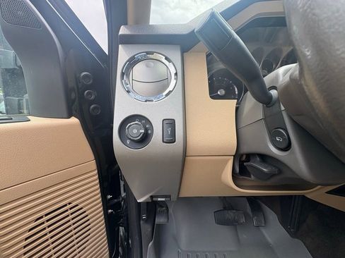 Used 2013 Ford F250 Lariat w/ Lariat Interior Pkg image 17