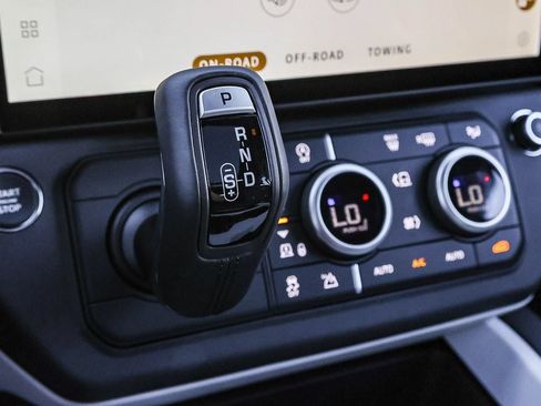 New 2026 Land Rover Defender 130 X-Dynamic SE AWD/4WD image 36