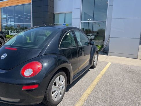 Used 2009 Volkswagen Beetle Coupe FWD image 3