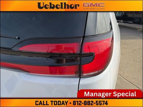 Used 2024 Chrysler Pacifica Touring-L image 10