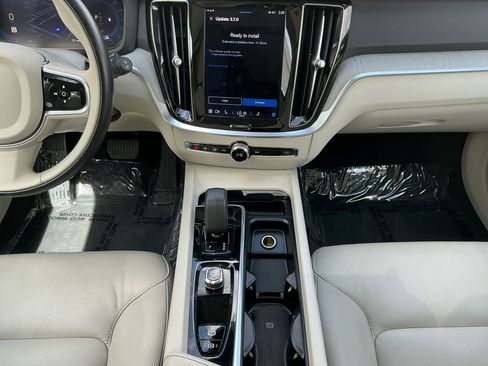 Used 2024 Volvo V60 B5 Cross Country Plus image 11