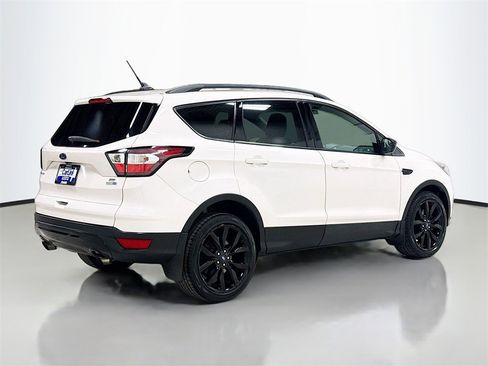 Used 2018 Ford Escape SE w/ SE Sport Appearance Package image 7