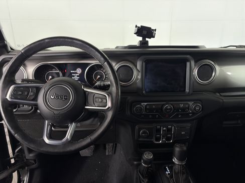 Used 2019 Jeep Wrangler Unlimited Sahara image 3