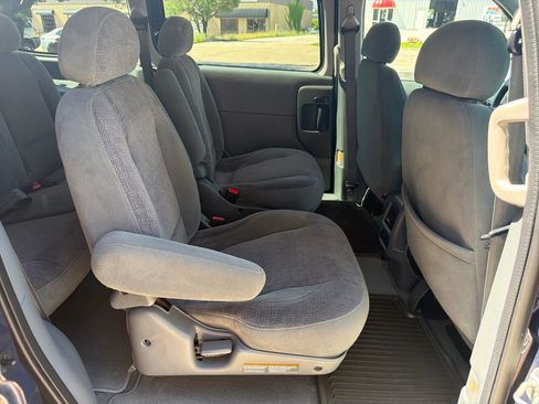 Used 2001 Nissan Quest SE FWD image 25