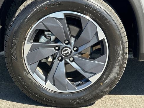 Used 2024 Nissan Rogue SV image 30