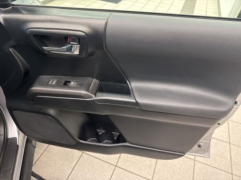 Used 2021 Toyota Tacoma TRD Sport image 23