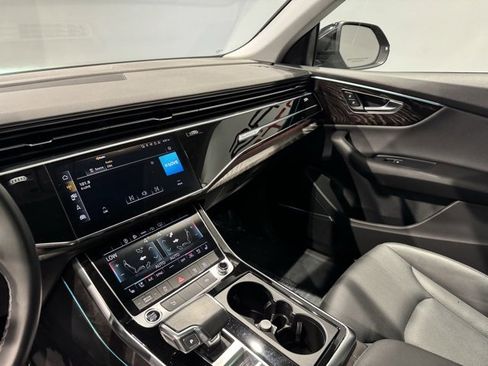 Used 2022 Audi Q8 Premium Plus image 18