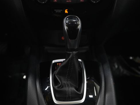 Used 2020 Nissan Rogue SV AWD/4WD image 19