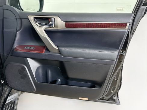 Used 2018 Lexus GX 460 Premium image 35