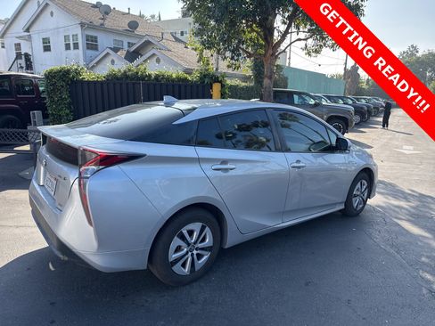 Used 2018 Toyota Prius Two image 6