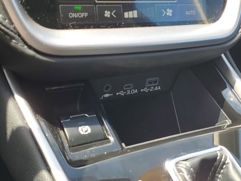 Used 2025 Subaru Outback Limited w/ Popular Package #2 AWD/4WD image 28