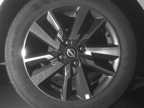 Used 2025 Nissan Versa SV FWD image 15