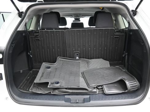 Used 2023 Toyota Highlander L FWD image 30