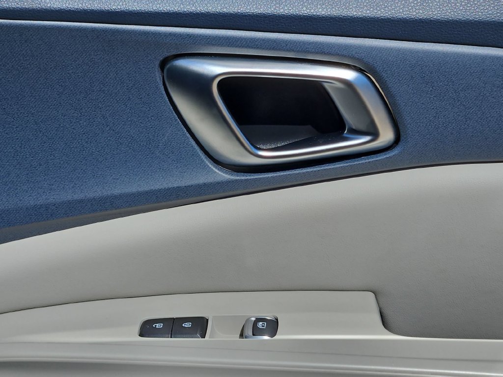 Used 2025 Kia Carnival SX FWD image 30