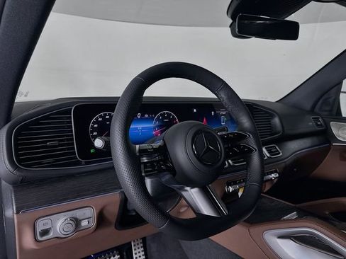 New 2026 Mercedes-Benz GLS 450 4MATIC image 9