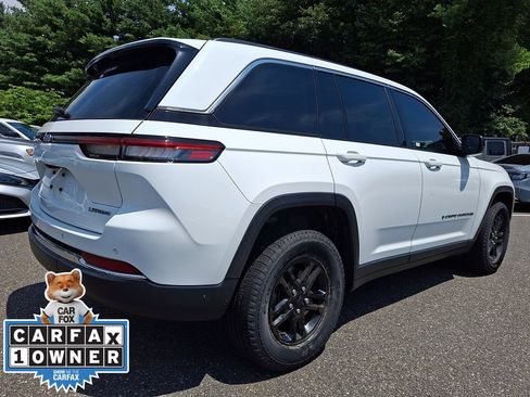 Used 2022 Jeep Grand Cherokee Laredo w/ Luxury Tech Group I AWD/4WD image 6