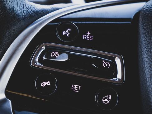 Used 2016 Cadillac SRX Luxury image 11