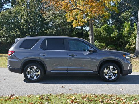 Certified 2025 Honda Pilot EX-L image 5