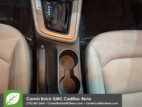 Used 2017 Hyundai Elantra SE image 24