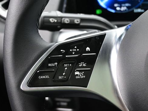 New 2024 Mercedes-Benz EQB 300 4MATIC image 11